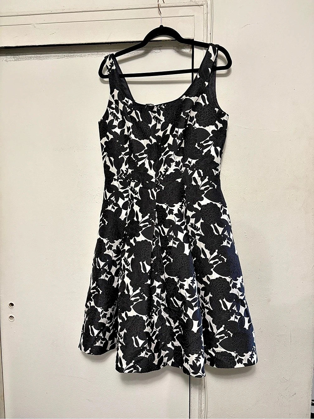 White House Black Market Black and White Floral Brocade Knee Length Dress
